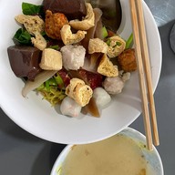 ก๋วยเตี๋ยวเจ๊น้อย (เจ้าเก่ากิ่งเพชร)
