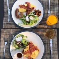 เมนูของร้าน The Bridge Bar & Bistro