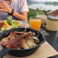 เมนูของร้าน The Bridge Bar & Bistro