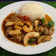 ข้าวไข่เจียวบุฟเฟต์ (นุ้ย กะเพราเนื้อนุ่ม)