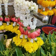 น้ำผึ้ง ร้านดอกไม้ ( วงเวียน ) สาขา 3