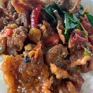 ข้าวไข่เจียวบุฟเฟต์ (นุ้ย กะเพราเนื้อนุ่ม)