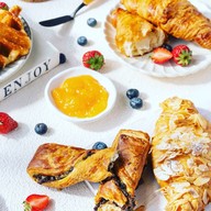 Hana Croissant & Pastry รามคำเเหง 43/1 @ Marigold Boutique Apartment