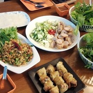 ป้าเหน่ยแหนมเนือง