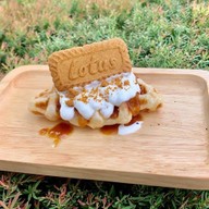 ภูผาโฮมคาเฟ่  (ชา กาแฟ น้ำปั่น ขนมปังปิ้ง ครอฟเฟิล)