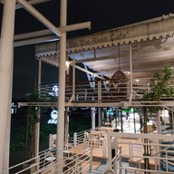บรรยากาศ On The River Cafe’