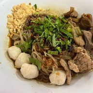 เมนูของร้าน ก๋วยเตี๋ยวเรืออยุธยาหมูน้ำตกป้าเล็ก&ตามสั่ง