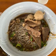 เมนูของร้าน ก๋วยเตี๋ยวเรือแสนอร่อย