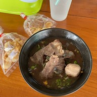 เมนูของร้าน ก๋วยเตี๋ยวเรือแสนอร่อย