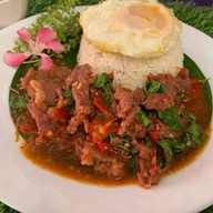 ข้าวไข่เจียวบุฟเฟต์ (นุ้ย กะเพราเนื้อนุ่ม)