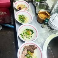 หน้าร้าน ร้าน ก๋วยเตี๋ยวโกเด้งข้าวหน้าเป็ดข้าวมันไก่(เจ้ออดน้องเอก) วัดเฉลิมพระเกียรติซอย 2 ร้านเจ้ออด-น้องเอกสาขา 9
