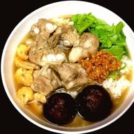 355CAFE’&ก๋วยจั๊บญวนอุบล หน้าตลาดสี่มุมเมือง