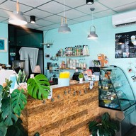 Reef Cafe' no.9 ร้านกาแฟ & เค้กอร่อย รีฟ คาเฟ่ นัมเบอร์ไนน์