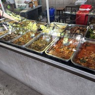 เมนูของร้าน ข้าวแกงครัวต้นแก้ว