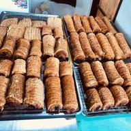 แม่เหรียญ หมูกรอบหางระเบิด สาขาบางปะอิน