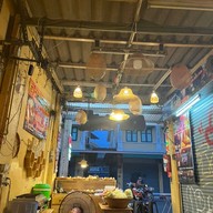 หมูปลาร้าฮีโร่ แยกคอกวัว (สาขาถนนข้าวสาร) ถนนข้าวสาร