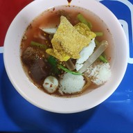 ร้านก๋วยเตี๋ยวครูต้อย