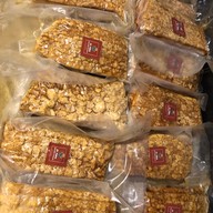 แม่เหรียญ หมูกรอบหางระเบิด สาขาบางปะอิน