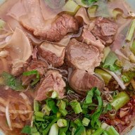 ไผ่โอชะ (หน้าปากทางเข้าโรงเรียนกิตติวิทยา)