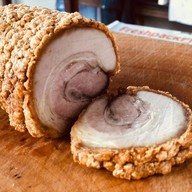 แม่เหรียญ หมูกรอบหางระเบิด สาขาบางปะอิน