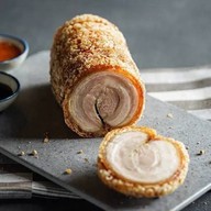 แม่เหรียญ หมูกรอบหางระเบิด สาขาบางปะอิน