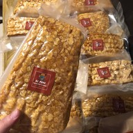 แม่เหรียญ หมูกรอบหางระเบิด สาขาบางปะอิน