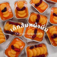 Hippie Holiday Cafe. Croffle ครอฟเฟิล & Tea ชา & Homemade Greek Yogurt กรีกโยเกิร์ต สาขา 1 ใกล้ BTS สายหยุด