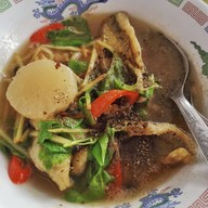 ครัวแต้จิ๋ว คั่วไก่ หมูแดงเตาถ่าน  since 1973 นิมิตใหม่