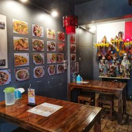 ครัวแต้จิ๋ว คั่วไก่ หมูแดงเตาถ่าน  since 1973 นิมิตใหม่
