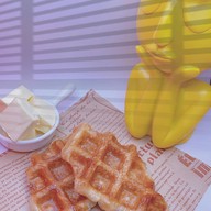 Hippie Holiday Cafe. Croffle ครอฟเฟิล & Tea ชา & Homemade Greek Yogurt กรีกโยเกิร์ต สาขา 1 ใกล้ BTS สายหยุด