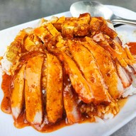 เมนูของร้าน ข้าวมันไก่ยอดแหลม คุณหน่อย