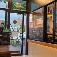 บรรยากาศ เตี๋ยวหมูเตี๋ยวเนื้อ By โกฮับเมืองทอง ปั๊ม ปตท. กาญจนาภิเษก ก่อนเลี้ยวขวาไปนครปฐม