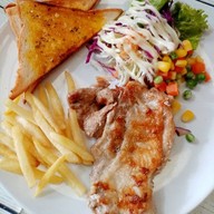 เมนู สเต็ก พระยาสุเรนทร์ 45 ซอย 10 เลขที่56/476