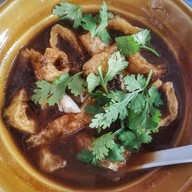 ครัวแต้จิ๋ว คั่วไก่ หมูแดงเตาถ่าน  since 1973 นิมิตใหม่