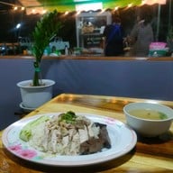 เมนูของร้าน ข้าวมันไก่ ร้านครูโก้มันไก่ เสนา