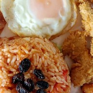 ไผ่โอชะ (หน้าปากทางเข้าโรงเรียนกิตติวิทยา)