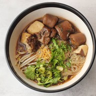 เมนูของร้าน ก๋วยเตี๋ยว ป้าแต๊กจัดให้ เพลินจิต