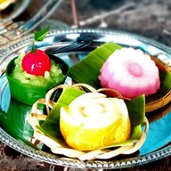 Heaven On EartH Cafe' ถนนบรรทัดทอง