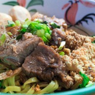 ทรงภพเตี๋ยวและข้าวซอย บ้านสวน