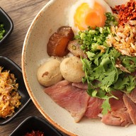 เมนูของร้าน ก๋วยเตี๋ยว ป้าแต๊กจัดให้ เพลินจิต