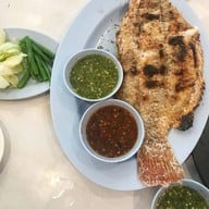 เมนูของร้าน อิ่มปลาเผา พระราม 5