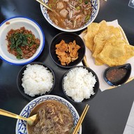 ราชารส ก๋วยเตี๋ยวเรือ เนื้อ-หมู รสเด็ด รังสิต คลอง 2 ปตท รังสิต คลอง 2