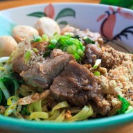 ทรงภพเตี๋ยวและข้าวซอย บ้านสวน