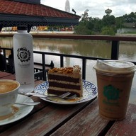 บ้านเวียงเหล็ก Café & Residence