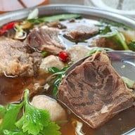 เมนูของร้าน หัวโค้งก๋วยเตี๋ยวเนื้อตุ๋น