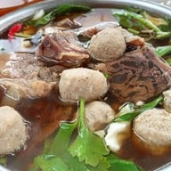เมนูของร้าน หัวโค้งก๋วยเตี๋ยวเนื้อตุ๋น