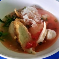 แสงเทียนก๋วยเตี๋ยวลูกชิ้นปลาโบราณ