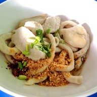 แสงเทียนก๋วยเตี๋ยวลูกชิ้นปลาโบราณ