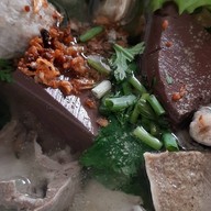 อุ้ย เกาเหลาเลือดหมู ก๋วยจั๊บน้ำใส