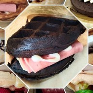 Waffle & Coffee หลังสามกษัตริย์ เชียงใหม่ สำนักงานใหญ่